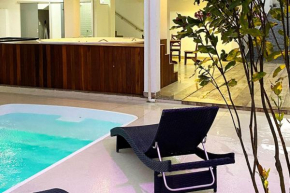 Casa de alto luxo com piscina churrasq e jacuzzi